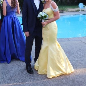 Selling my prom dress! It has only been worn once!